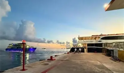 Chocan ferries de Ultramar y Xcaret en Cozumel