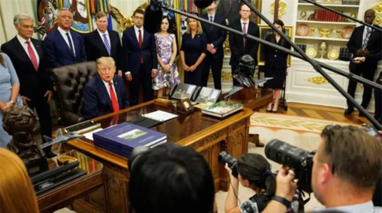 Fox News, ABC, CBS y NBC suspenden cobertura de eventos de Trump tras veto a medios