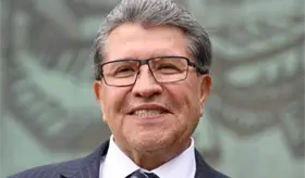 Monreal respalda restricci&oacute;n de uso de celulares, tabletas y pantallas, en primarias y secundarias