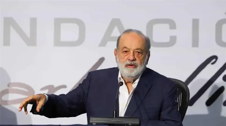 Carlos Slim respalda la prohibici&oacute;n de celulares en escuelas