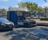Se incendia camioneta de recolecci&oacute;n de basura en Prolongaci&oacute;n de 27 de Febrero