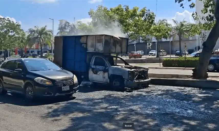 Se incendia camioneta de recolección de basura en Prolongación de 27 de Febrero