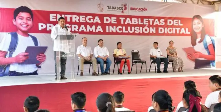 Restricci&oacute;n no contrapone programa, pero se analizar&aacute; continuidad, dice May sobre entrega de tabletas a estudiantes