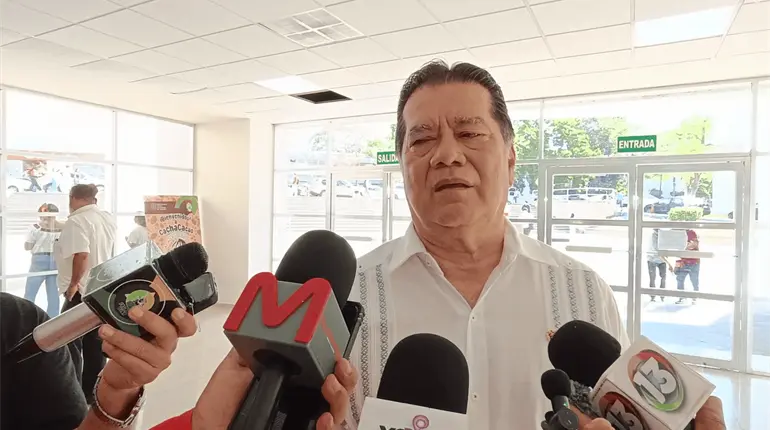 Adelanta UJAT que buscar&aacute; prohibir el uso del celular durante los horarios de clases