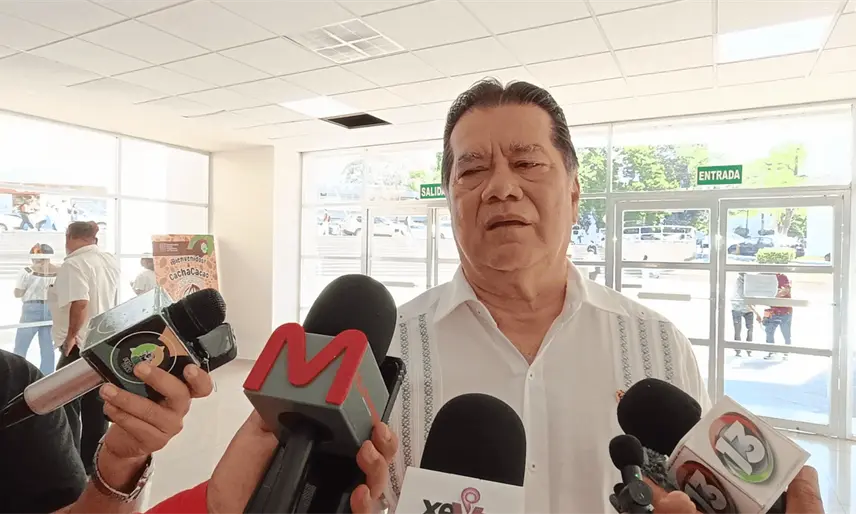 Adelanta UJAT que buscará prohibir el uso del celular durante los horarios de clases