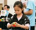 Ni&ntilde;a china de 6 a&ntilde;os rompe r&eacute;cord mundial de cubo de Rubik