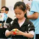 Ni&ntilde;a china de 6 a&ntilde;os rompe r&eacute;cord mundial de cubo de Rubik