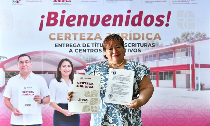 Entrega gobierno títulos de propiedad y escrituras a 377 escuelas de Tabasco