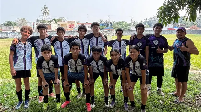 Gaitanes de Para&iacute;so firma convenio con Costa Rica y Panam&aacute; en pro de sus futbolistas
