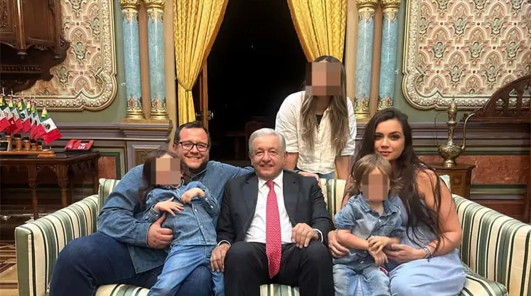 "No es una l&iacute;nea editorial, es un legado": Hijo de AMLO reconoce trayectoria de Telereportaje