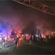 Hartos de apagones, vecinos del fraccionamiento El Encanto bloquearon anoche la Teapa-Villahermosa