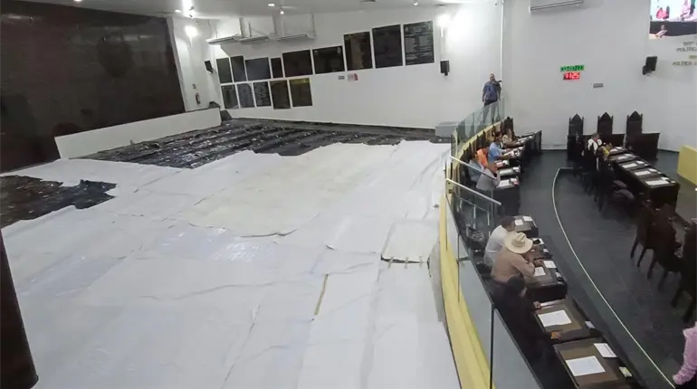 Sesiona Congreso local sin p&uacute;blico por sustituci&oacute;n de 370 butacas en el sal&oacute;n de plenos