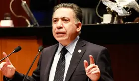 Sin bancada, pero con Morena; Inzunza asegura que votar&aacute; a favor de la reforma contra la doble nacionalidad