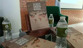 Se despide Emilio De Ygartua como rector de la Universidad Olmeca; presenta su libro "Nuevo Orden Mundial"