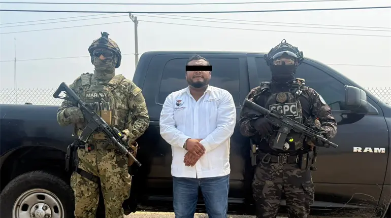 Detienen en Oaxaca al alcalde de Juchit&aacute;n y a "La Parca"; los acusan de extorsi&oacute;n y delitos contra la seguridad del Estado