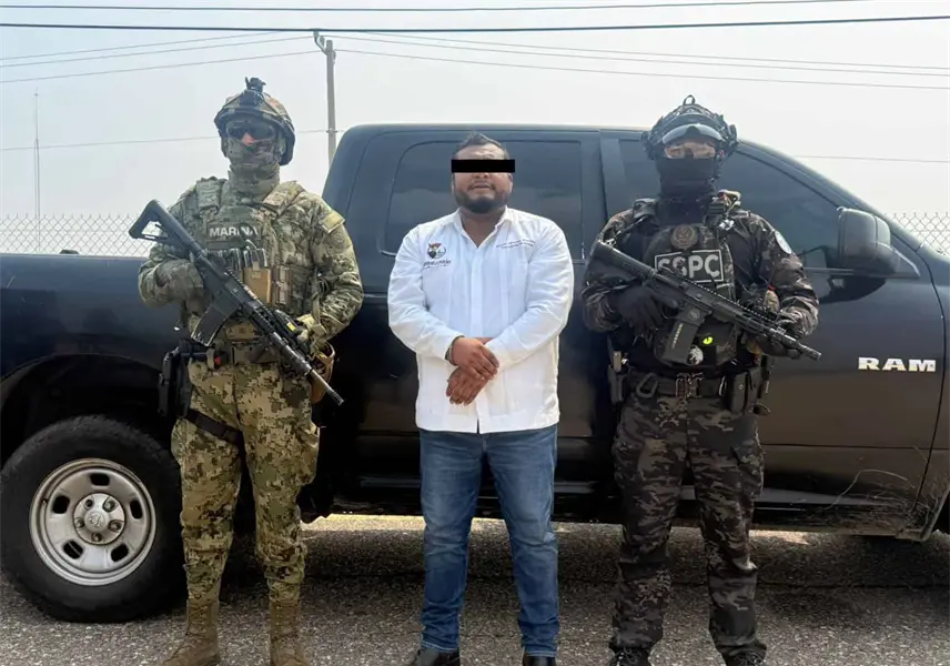 Detienen en Oaxaca al alcalde de Juchitán y a "La Parca"; los acusan de extorsión y delitos contra la seguridad del Estado Detienen en Oaxaca al alcalde de Juchitán y a "La Parca"; los acusan de extorsión y delitos contra la seguridad del Estado