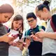 El 81% de los ciudadanos apoya poner l&iacute;mites al celular durante la jornada escolar: Poligrama