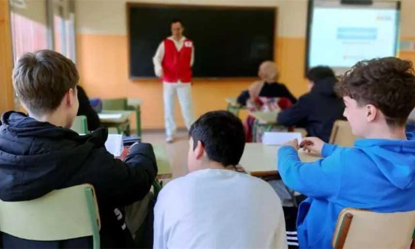 Respaldan diputados restricción de celulares en aulas de Tabasco, pero piden mayor vigilancia de los padres