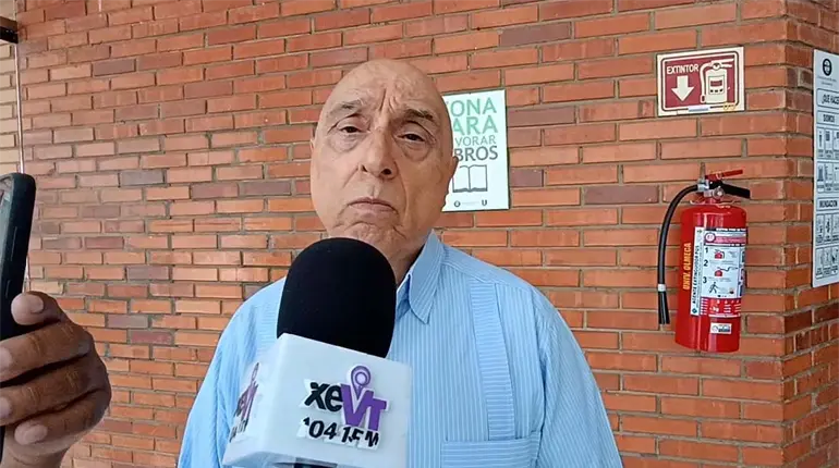 Restricci&oacute;n no es la soluci&oacute;n: Rector de la Universidad Olmeca sobre de celulares en escuelas