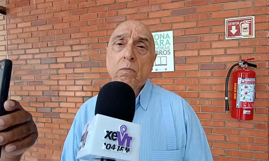 Restricción no es la solución: Rector de la Universidad Olmeca sobre de celulares en escuelas