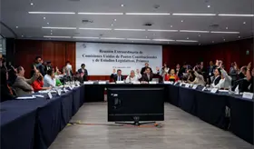 Aprueban en comisiones del Senado reforma que proh&iacute;be la doble nacionalidad a candidatos