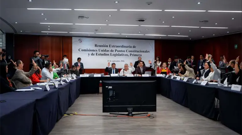 Aprueban en comisiones del Senado reforma que proh&iacute;be la doble nacionalidad a candidatos