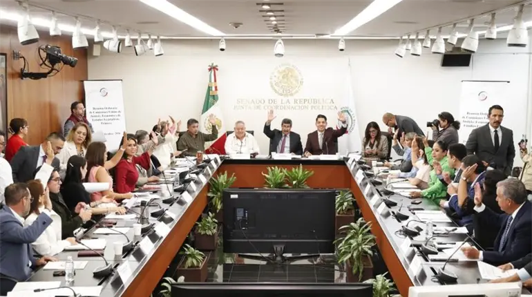 Avanza en comisiones del Senado reforma "anti memes"