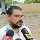 Estudiantes protestan y patean port&oacute;n del plantel 35 de C&aacute;rdenas; los dejaron afuera por llevar cabello largo