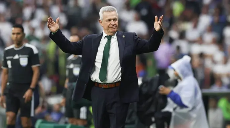 Erik Lira podr&iacute;a jugar tranquilamente en Europa: Javier Aguirre