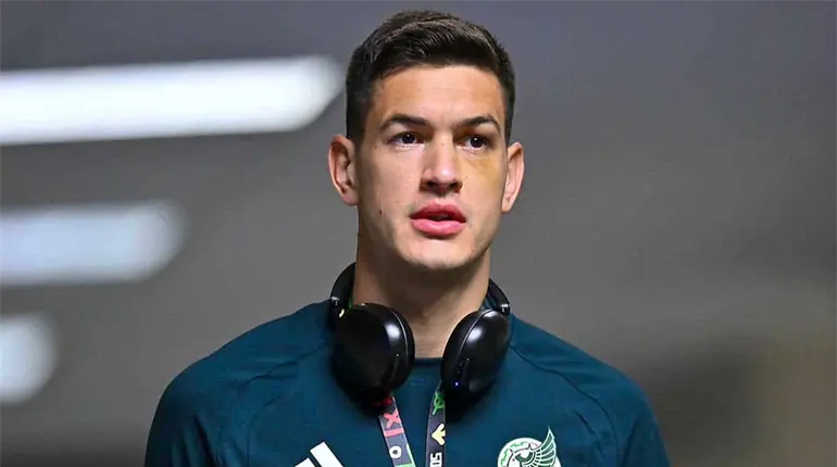 C&eacute;sar Montes sufri&oacute; un desgarre y caus&oacute; baja de la Selecci&oacute;n Mexicana