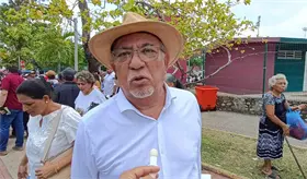 Est&aacute;n en la edad de la rebeld&iacute;a afirma director del Cobatab sobre estudiantes que se reh&uacute;san a cortarse el cabello