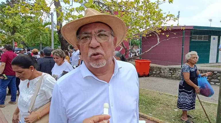 Est&aacute;n en la edad de la rebeld&iacute;a dice el director del Cobatab sobre los estudiantes que se reh&uacute;san a cortarse el cabello
