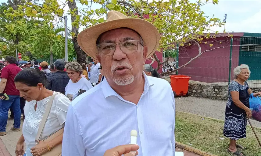 Están en la edad de la rebeldía dice el director del Cobatab sobre los estudiantes que se rehúsan a cortarse el cabello