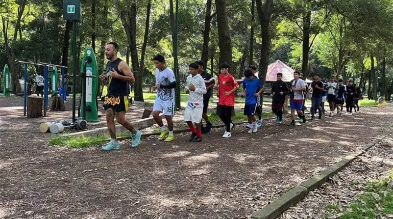 Futbolistas tabasque&ntilde;os entrenan arduamente previo al inicio de las visorias con equipos filiales de Liga MX