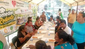 Con "La Ruta del Hambre Cero", AC entrega comida a m&aacute;s de 200 personas en el Hospital de la Mujer