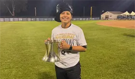 Samaria Ben&iacute;tez, jugadora de las Olmecas, se coron&oacute; campeona con Los &Aacute;ngeles Queens en la Womens Pro Baseball League