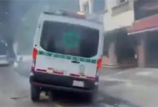 Conductor de ambulancia del IMSS presuntamente ebrio atropella a peat&oacute;n y choca 6 autos en Azcapotzalco