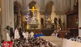 Le&oacute;n XIV, primer Papa en entrar a la Catedral de Notre Dame tras su reconstrucci&oacute;n