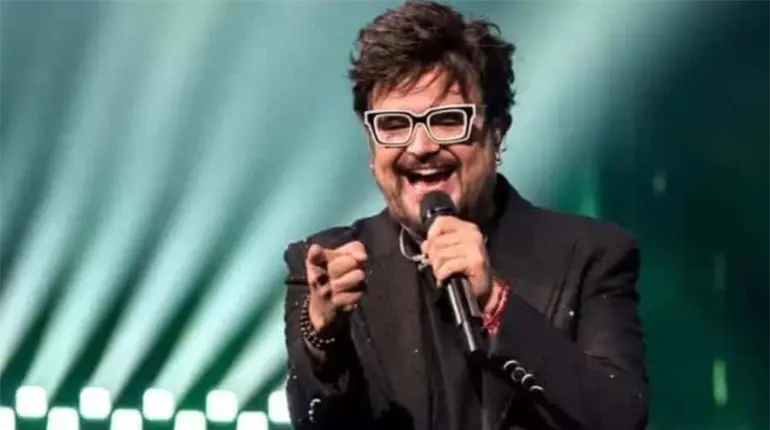 Aleks Syntek rompe el silencio tras crisis en concierto; rechaza cl&iacute;nica mental y afirma estar recuperado