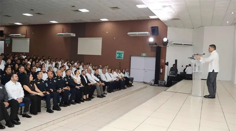 Harfuch sostiene encuentro con mandos policiacos y de la Fiscal&iacute;a del Estado durante su estancia en Tabasco