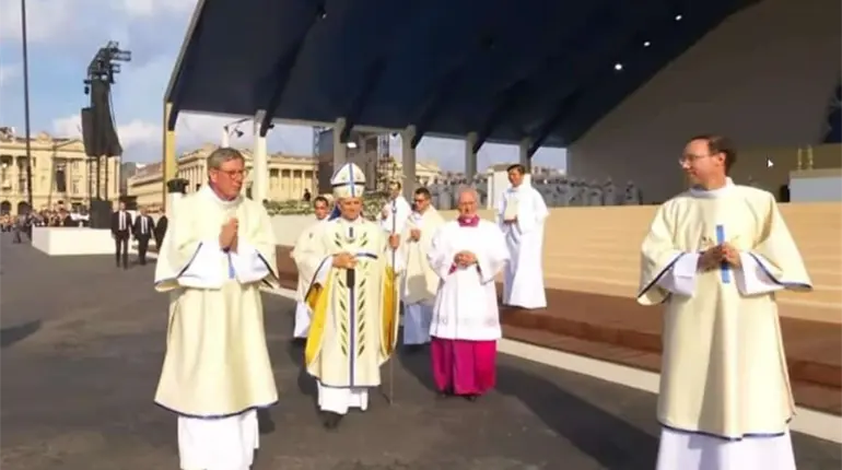 Le&oacute;n XIV congrega a 700 mil fieles en el coraz&oacute;n de Francia y llama a saciar la sed espiritual en Cristo