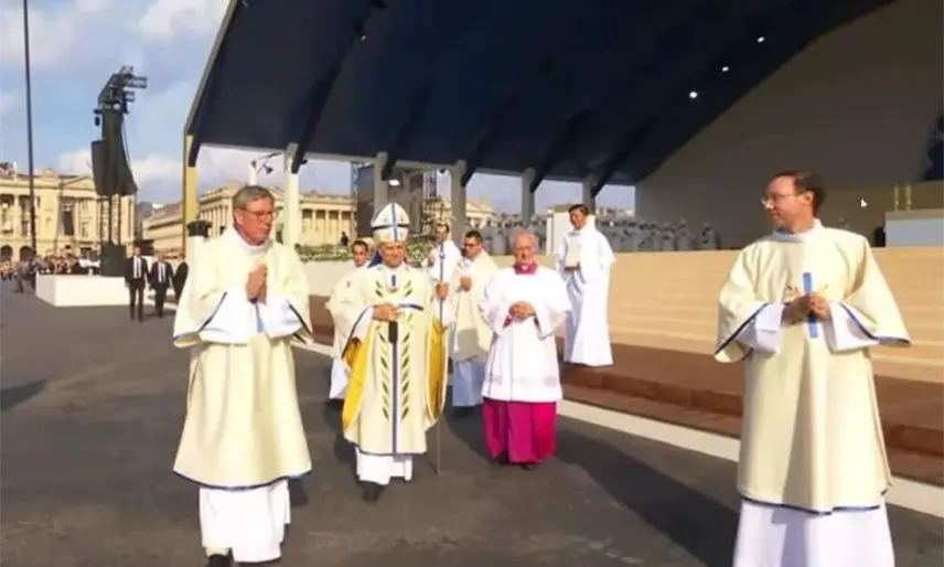 León XIV congrega a 700 mil fieles en el corazón de Francia y llama a saciar la sed espiritual en Cristo