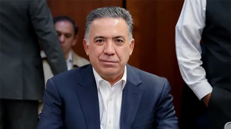 Activistas re&uacute;nen m&aacute;s de 19 mil firmas para exigir destituci&oacute;n del senador Inzunza