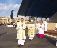 Le&oacute;n XIV congrega a 700 mil fieles en el coraz&oacute;n de Francia y llama a saciar la sed espiritual en Cristo