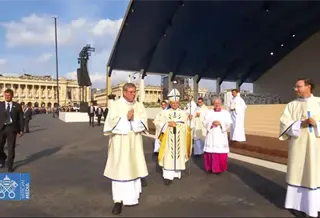 Le&oacute;n XIV congrega a 700 mil fieles en el coraz&oacute;n de Francia y llama a saciar la sed espiritual en Cristo
