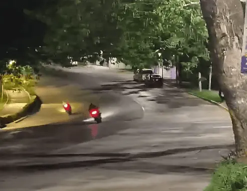 Captan a motociclistas haciendo carreras en el vel&oacute;dromo de la Ciudad Deportiva