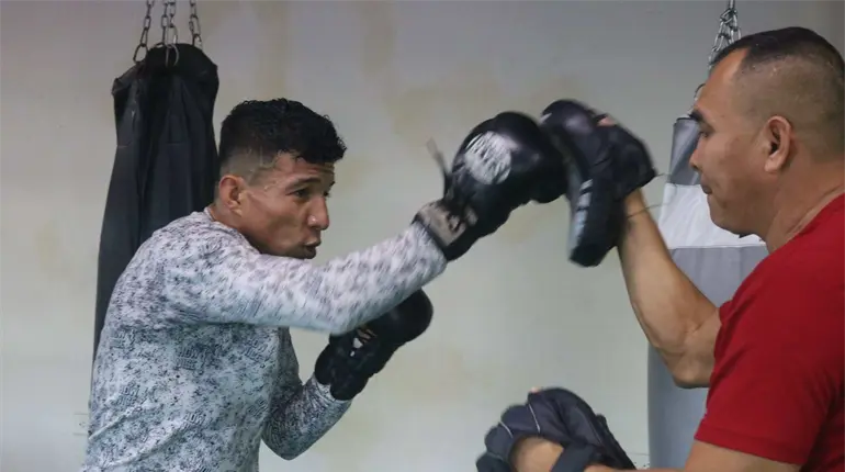El boxeador tabasque&ntilde;o Luis &acute;Kiko&acute; Guzm&aacute;n pelear&aacute; en Canc&uacute;n ante David Cuellar