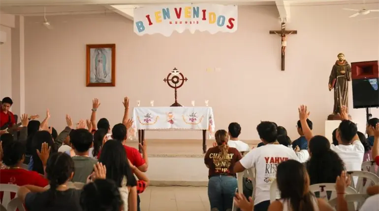 Alegra a Di&oacute;cesis de Tabasco que j&oacute;venes empresarios y universitarios se re&uacute;nan en parroquias para orar y adorar a Jes&uacute;s
