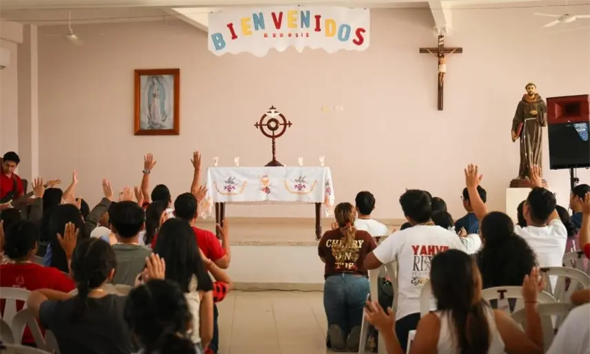 Alegra a Diócesis de Tabasco que jóvenes empresarios y universitarios se reúnan en parroquias para orar y adorar a Jesús