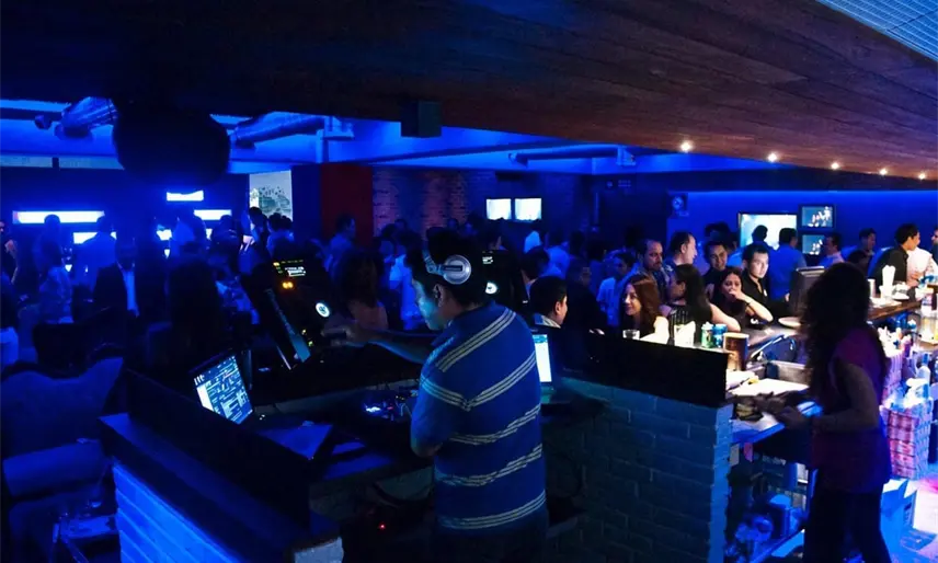 Sujeto armado dispara contra el bar The Boss Place en Galerías Tabasco 2000 tras ser desalojado